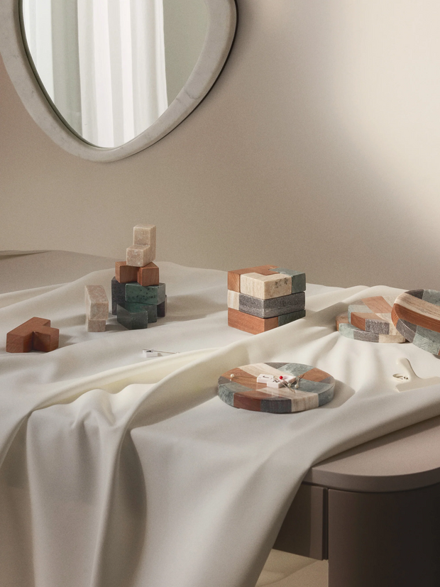 Figura Decorativa de Mármol y Madera de Nogal – Elegancia Natural para tu Hogar