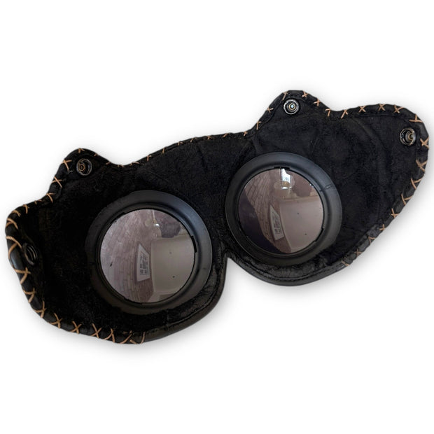 Ultra-Rare Helmet &amp; Goggles Set – A Must for Design Collectors